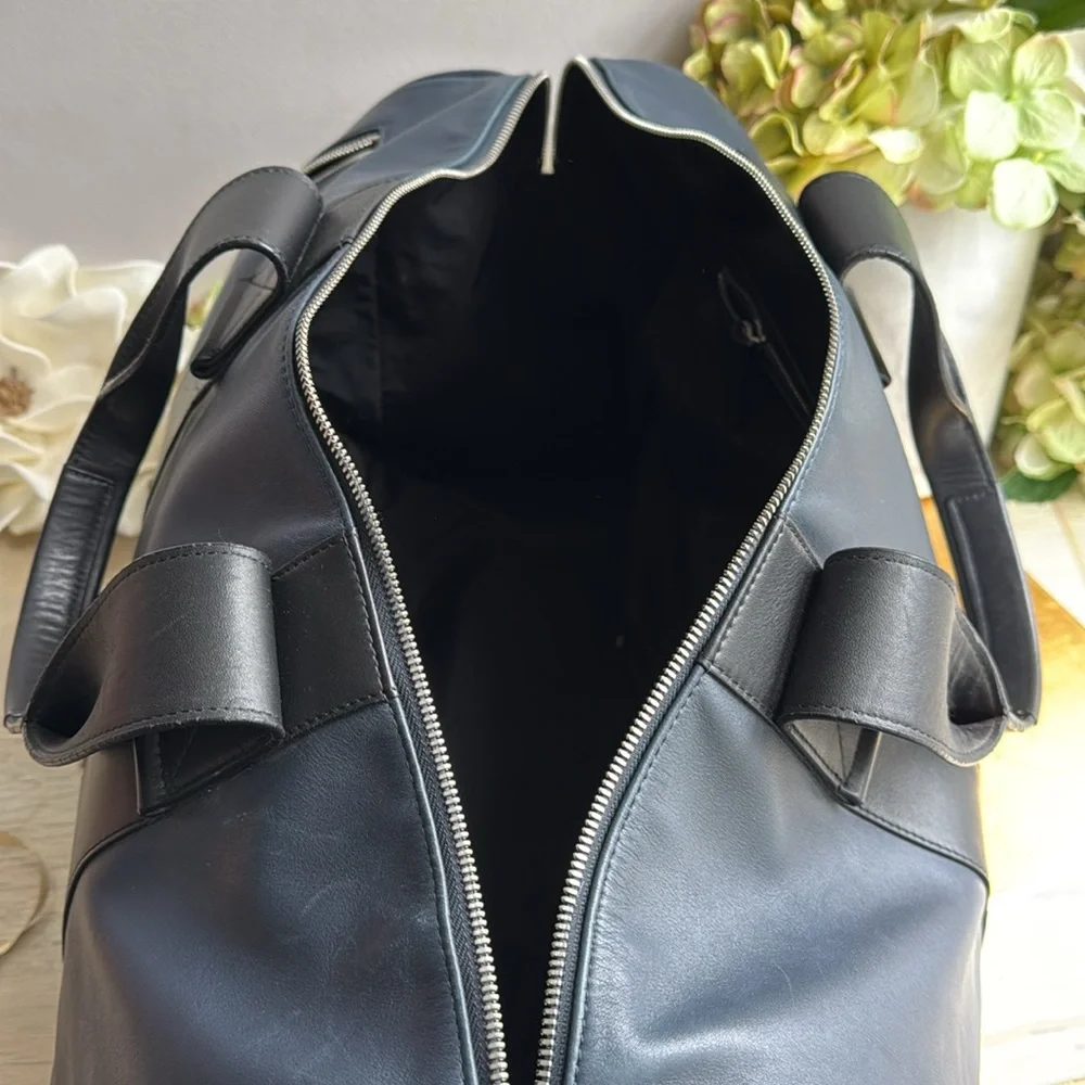 Bugatchi Leather Weekender Duffel Bag in Navy and Black Leather